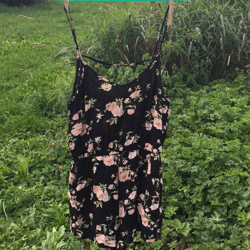 🌸 Forever 21 flower romper 🌸